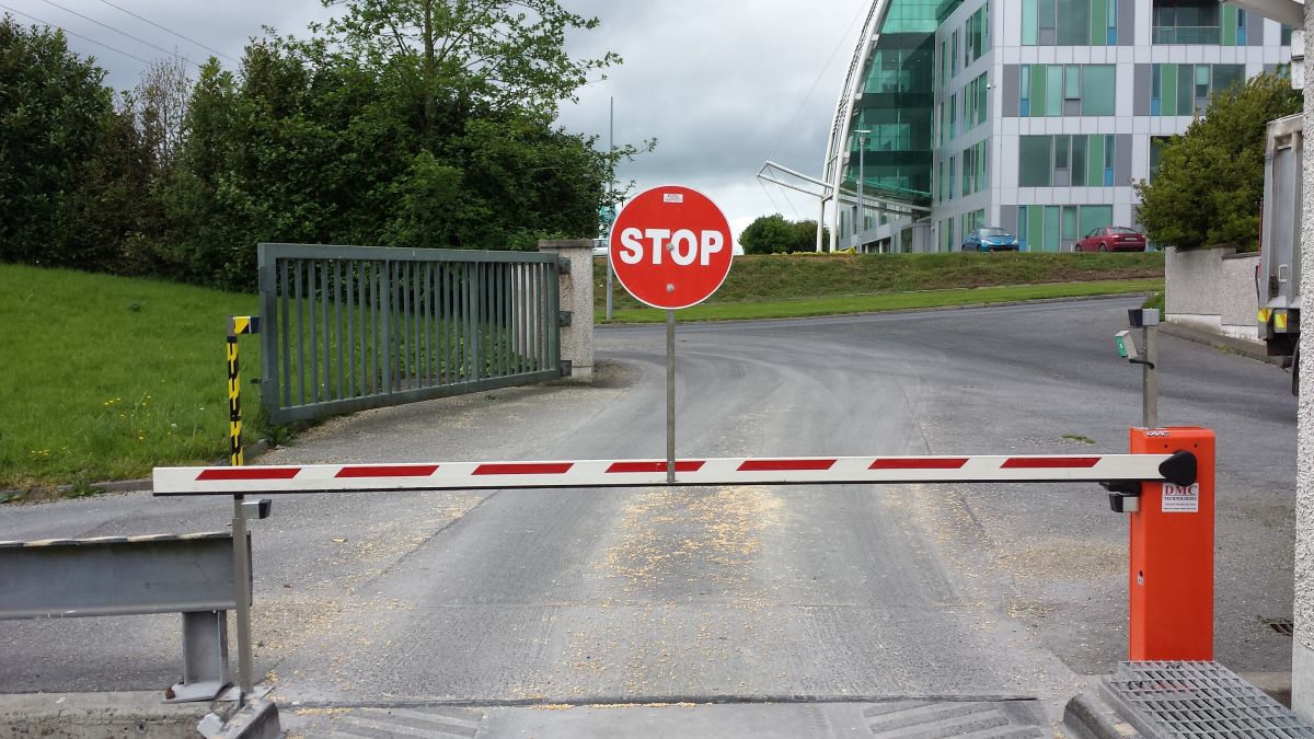 DMC Commercial Traffic Barrier